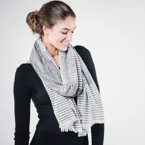 NWOT Bloom & Give Malabar Lightweight Scarf